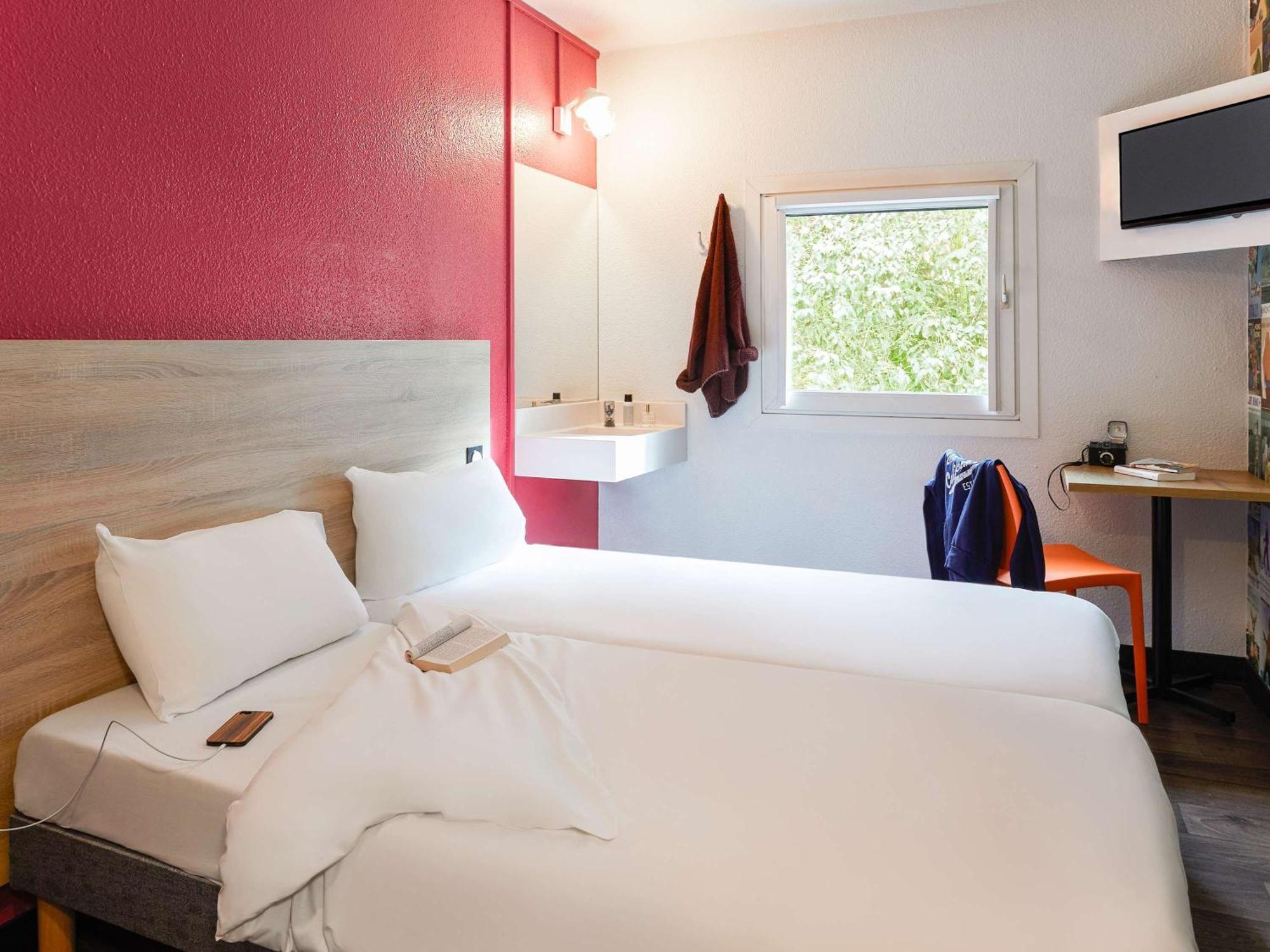 Hotelf1 Moret Fontainebleau Экстерьер фото